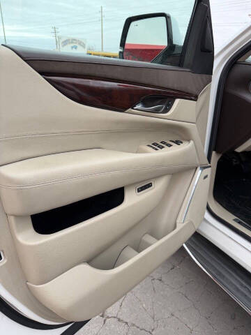 2016 Cadillac Escalade Luxury Collection