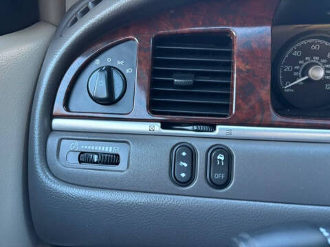 2007 Lincoln Town Car Signature Limited