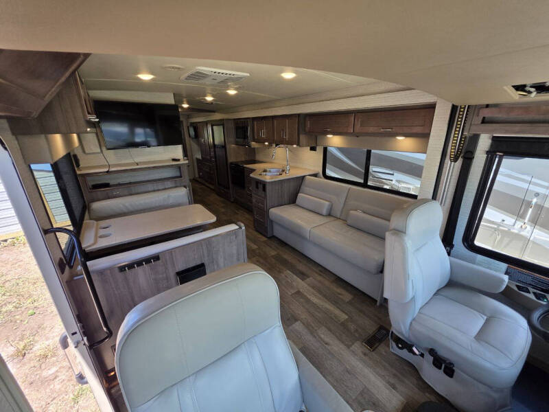 2020 Winnebago Vista