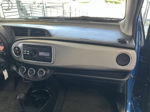 2012 Toyota Yaris 5-Door LE