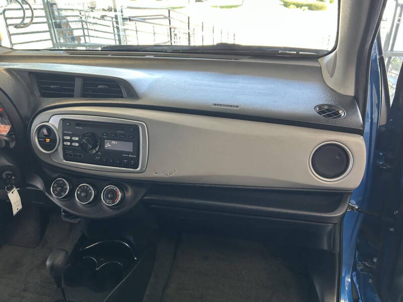 2012 Toyota Yaris 5-Door LE