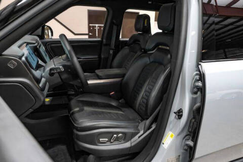 2025 Rivian R1S