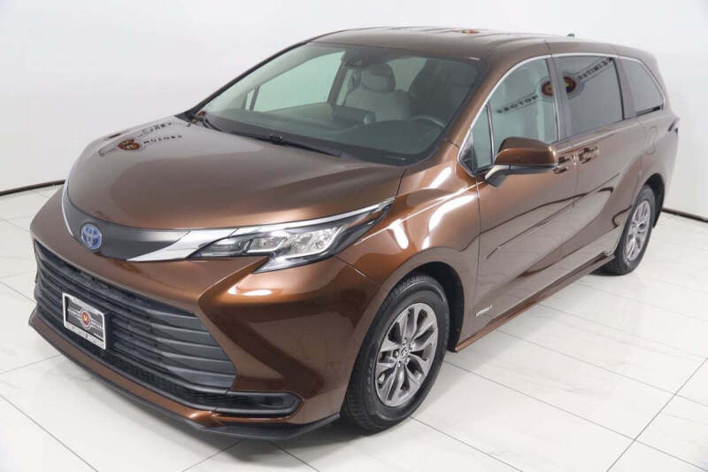 2021 Toyota Sienna LE 8-Passenger