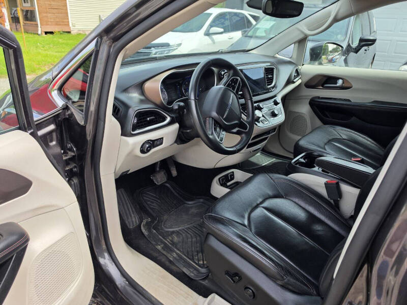 2017 Chrysler Pacifica Touring-L
