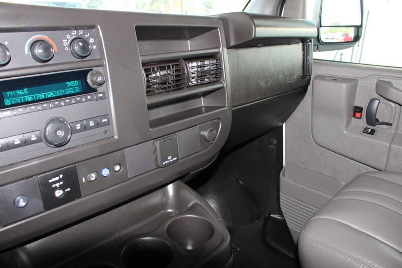2024 Chevrolet Express 2500