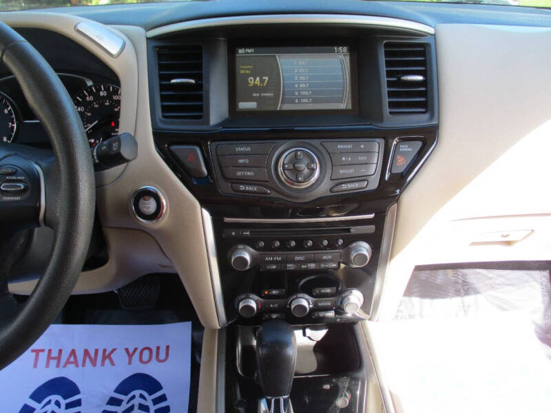 2016 Nissan Pathfinder SV