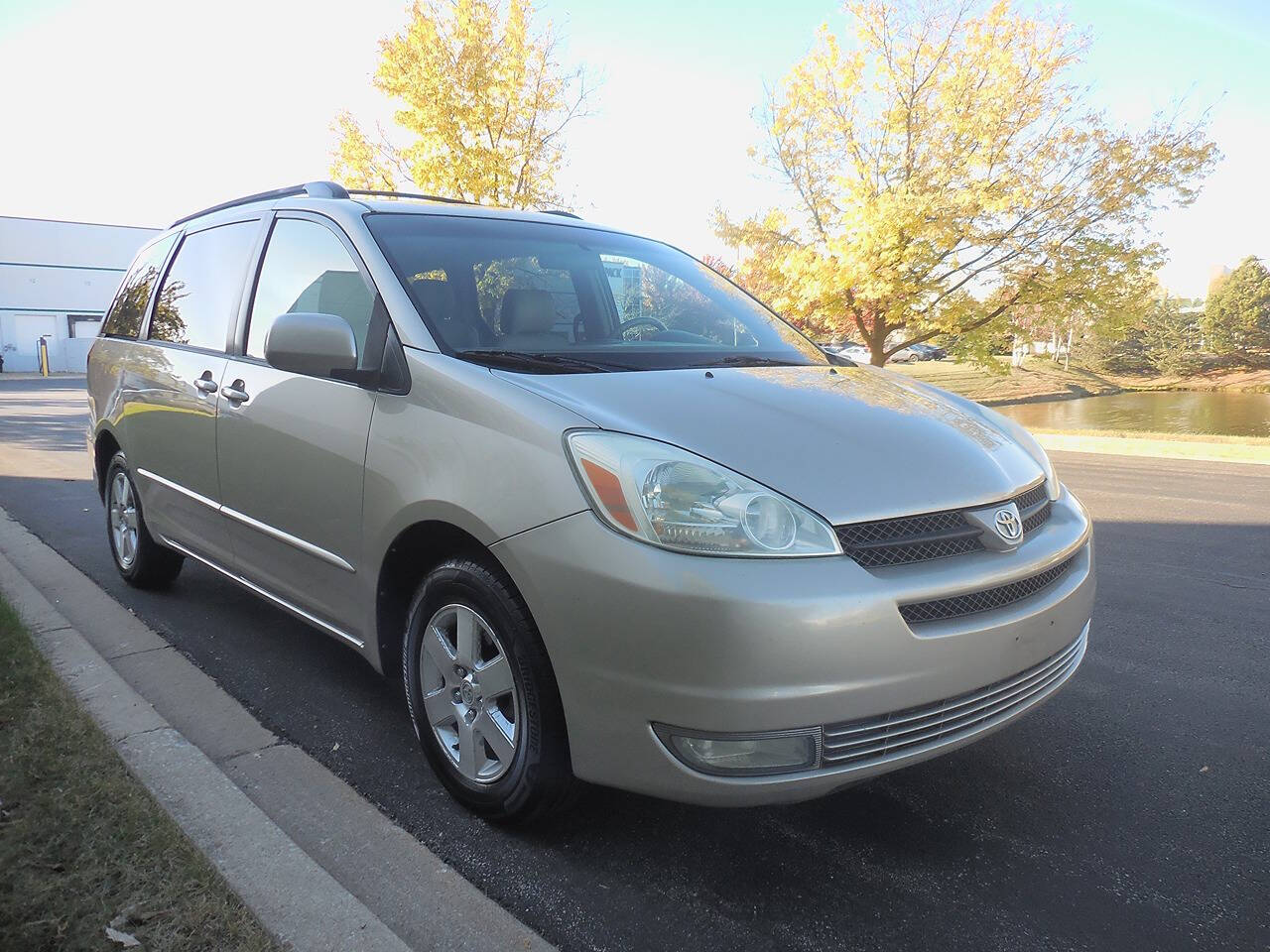 2004 Toyota Sienna for sale at Genuine Motors in Schaumburg, IL