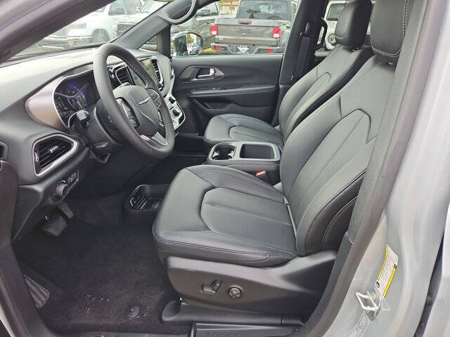 2026 Chrysler Voyager LX