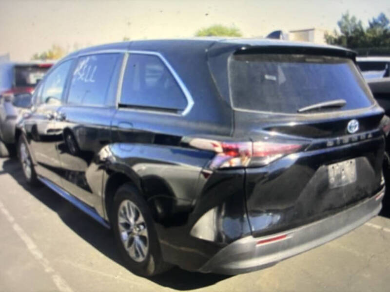 2024 Toyota Sienna LE 8-Passenger