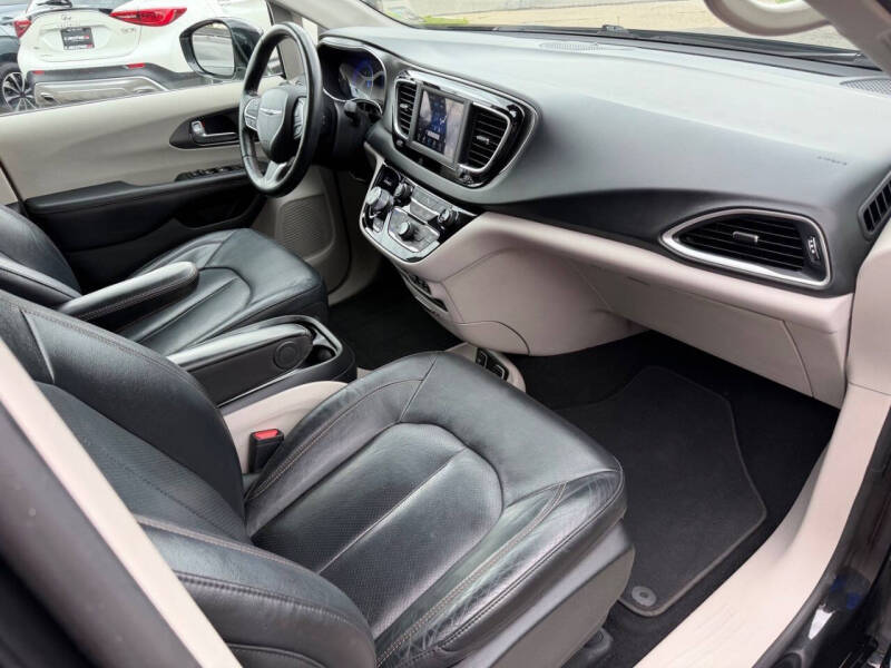 2020 Chrysler Pacifica Touring L