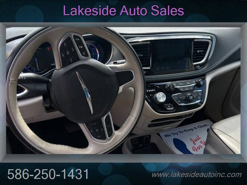 2017 Chrysler Pacifica Hybrid Platinum