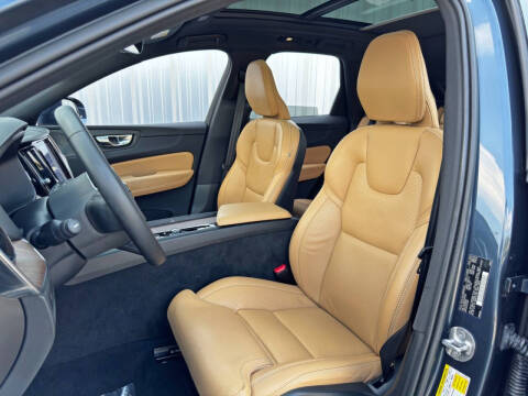 2023 Volvo XC60 B5 Ultimate Bright Theme