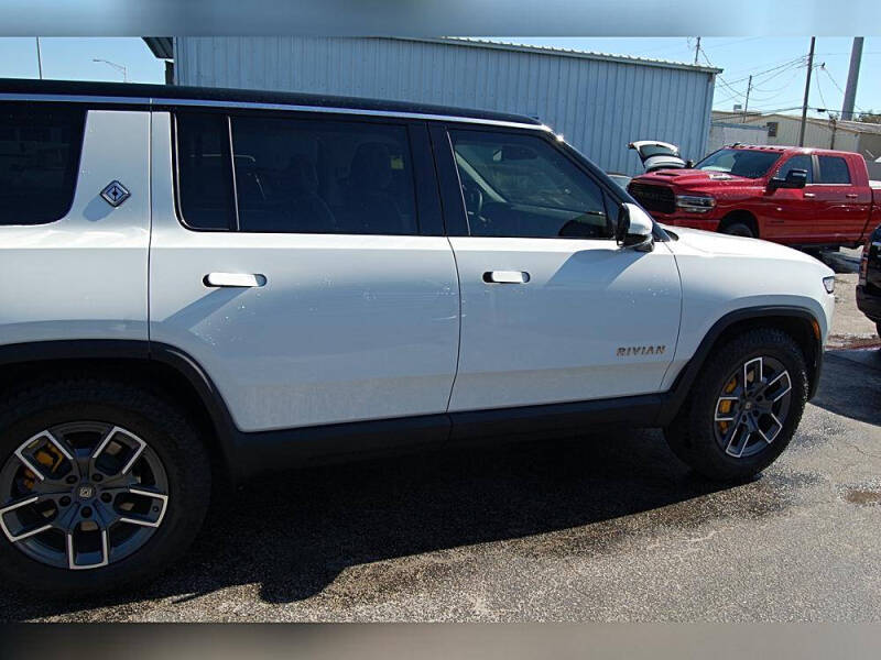 2023 Rivian R1S Adventure