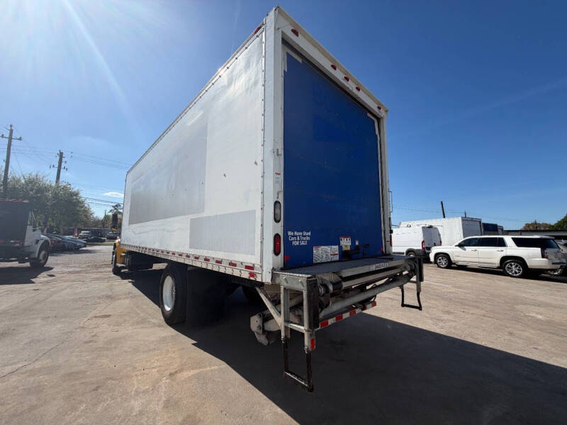 2019 Freightliner M2 106