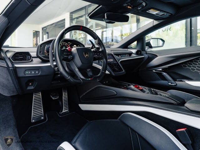 2024 Lamborghini Revuelto