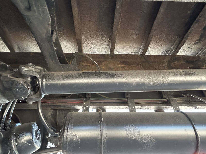2017 Freightliner M2106 Truck