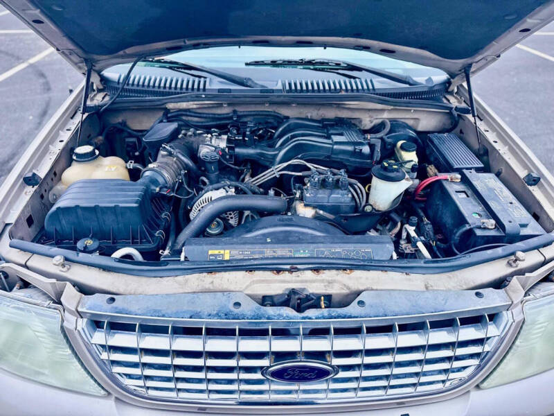 2004 Ford Explorer XLT