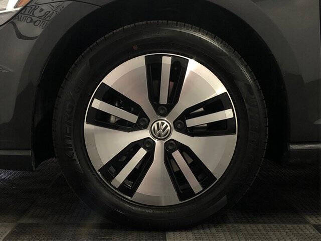 2017 Volkswagen e-Golf SE
