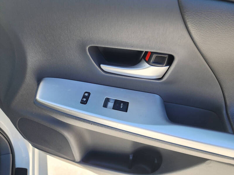 2014 Toyota Prius v Two