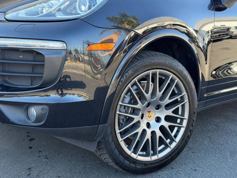 2017 Porsche Cayenne Platinum Edition