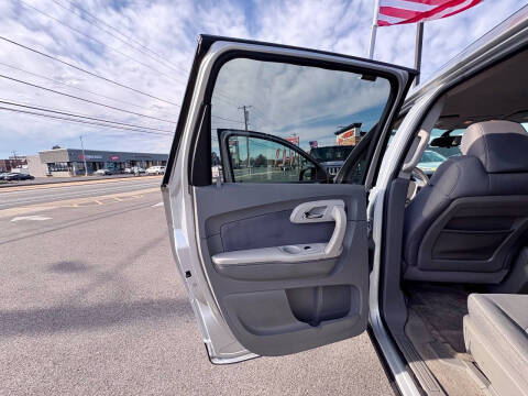 2011 Chevrolet Traverse LS