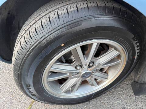 2006 Ford Mustang V6 Deluxe