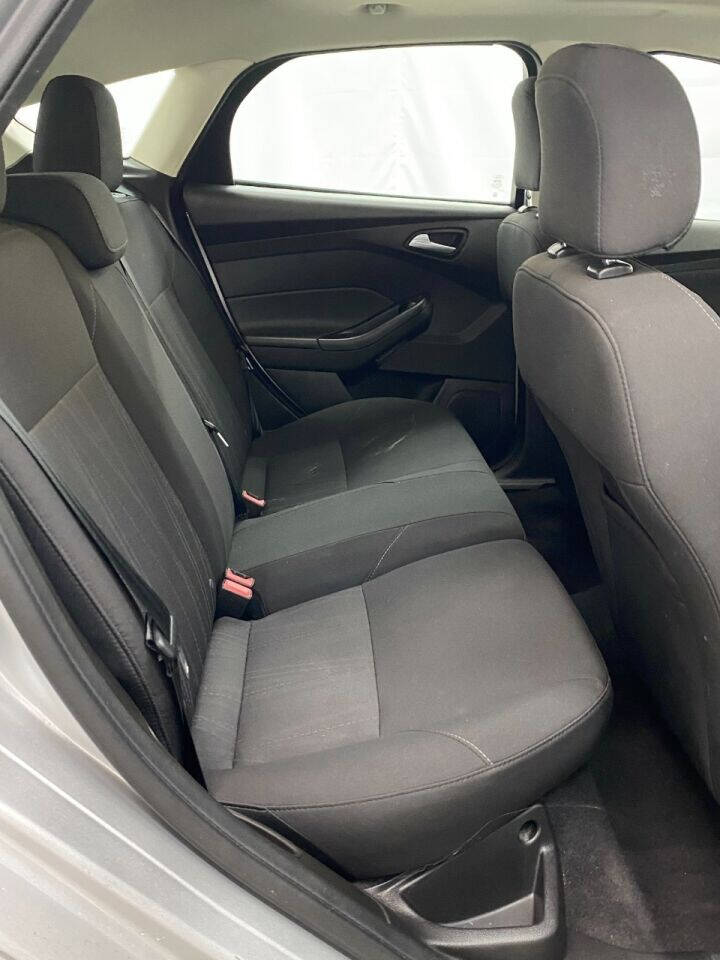 2016 Ford Focus SE 4dr Hatchback - Silver exterior view 12