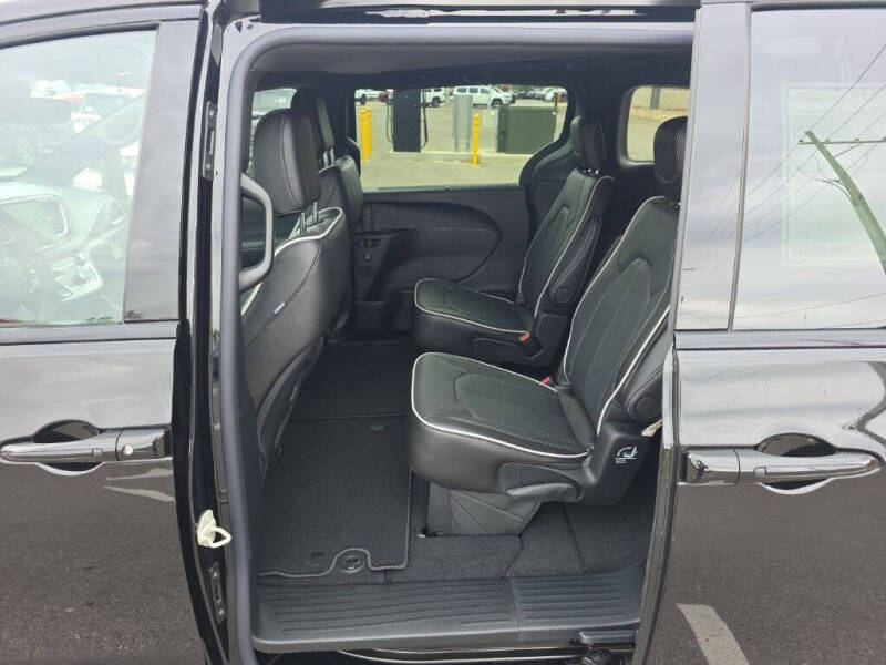 2027 Chrysler Pacifica Limited