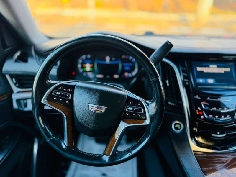 2018 Cadillac Escalade ESV Luxury