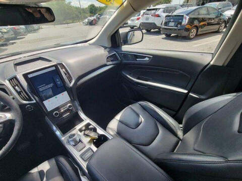 2022 Ford Edge Titanium