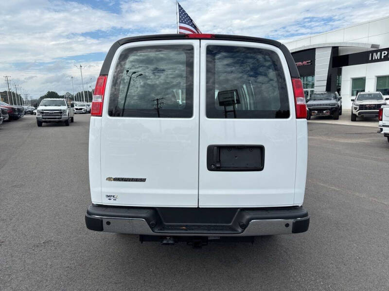 2025 Chevrolet Express 2500