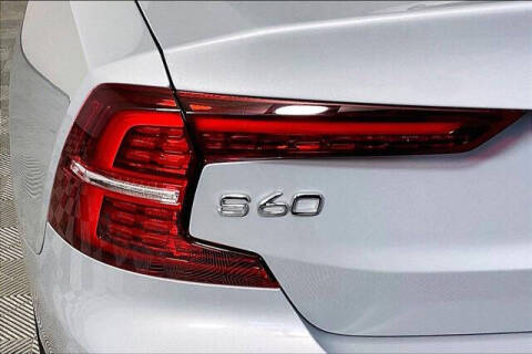 2024 Volvo S60 Recharge T8 Ultimate Dark Theme