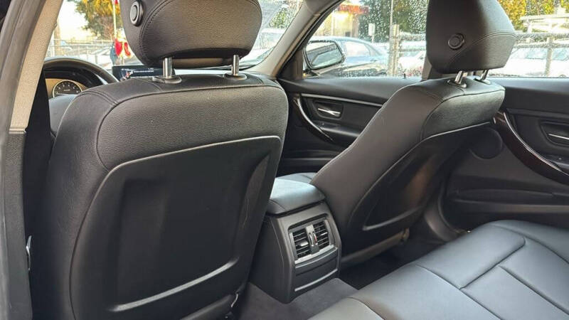 2015 BMW 3 Series 320i