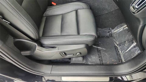 2024 Volvo XC40 B5 Plus Dark Theme