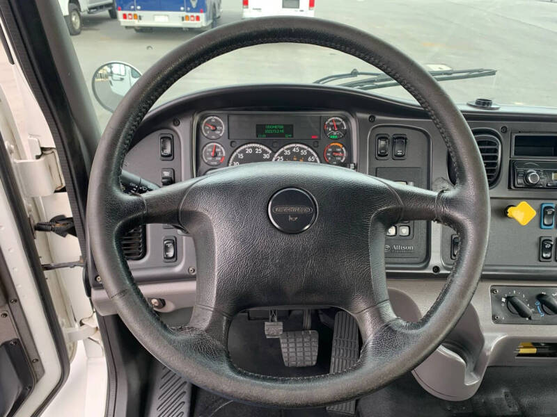 2017 Freightliner M2 106