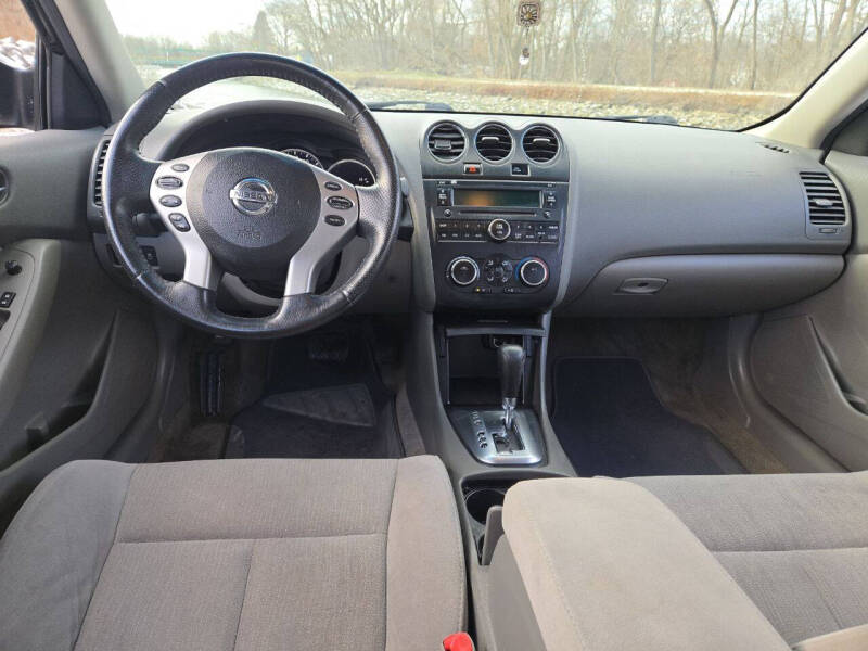 2012 Nissan Altima S photo 19