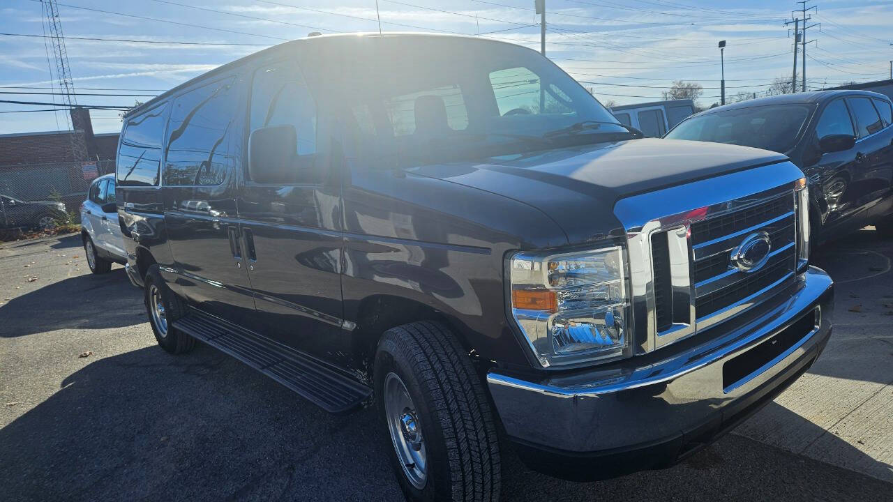 Charcoal 2011 Ford E-Series E-350 SD XLT E-350 SD XLT 3dr Passenger Van 1