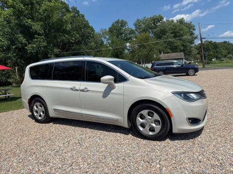 2017 Chrysler Pacifica Touring-L Plus