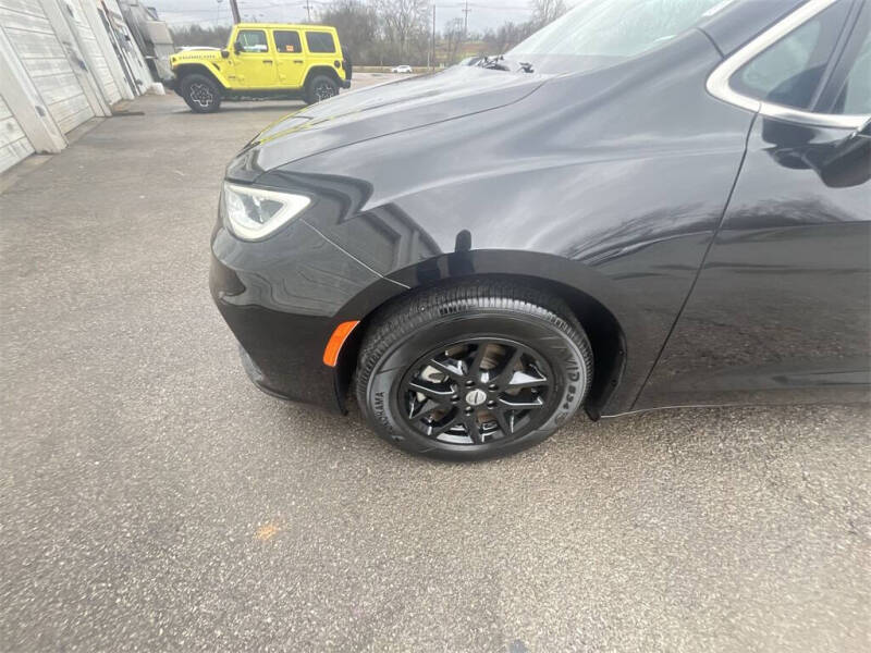 2024 Chrysler Pacifica Touring L