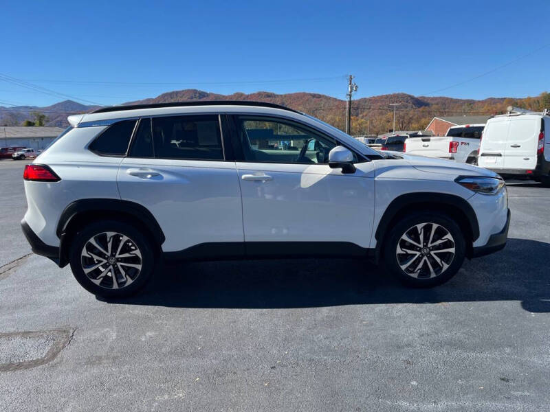 2024 Toyota Corolla Cross XLE