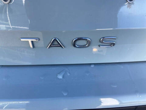 2025 Volkswagen Taos SE Black 4Motion