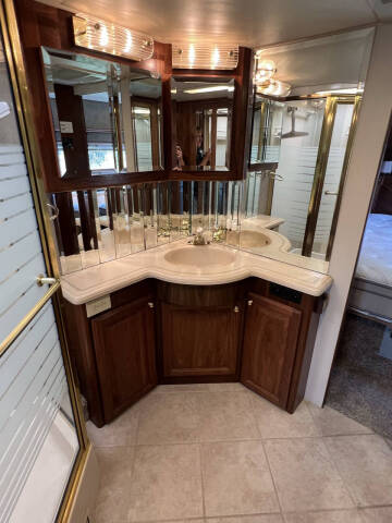 2002 Foretravel GV320 4010