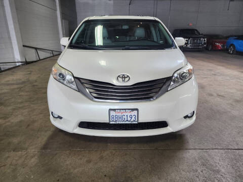 2017 Toyota Sienna XLE 8-Passenger