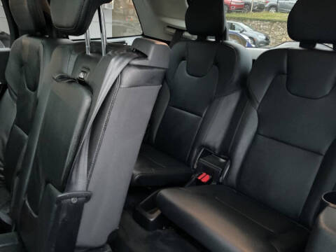 2016 Volvo XC90 T6 Momentum