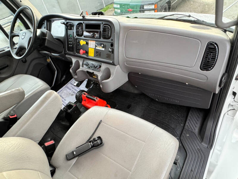 2018 Freightliner M2 106