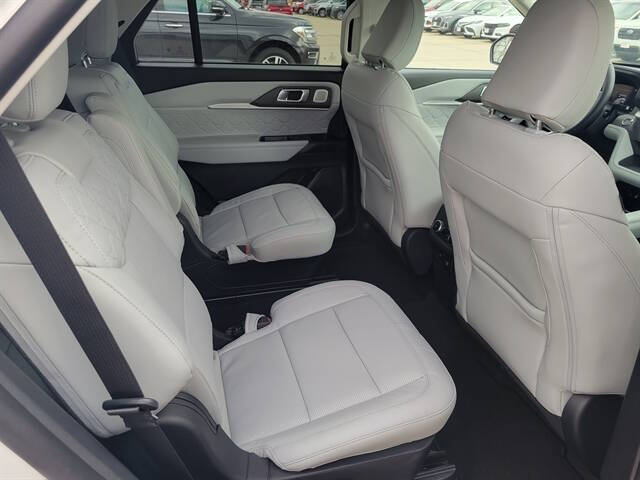 2025 Ford Explorer Platinum