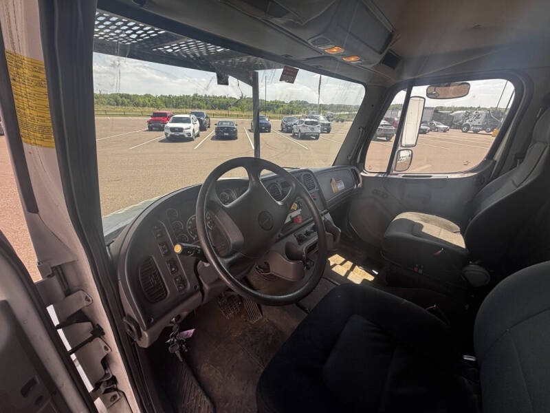 2007 Freightliner M2 106