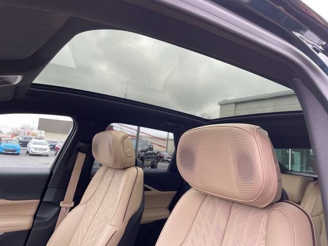 2024 Cadillac LYRIQ Luxury 3