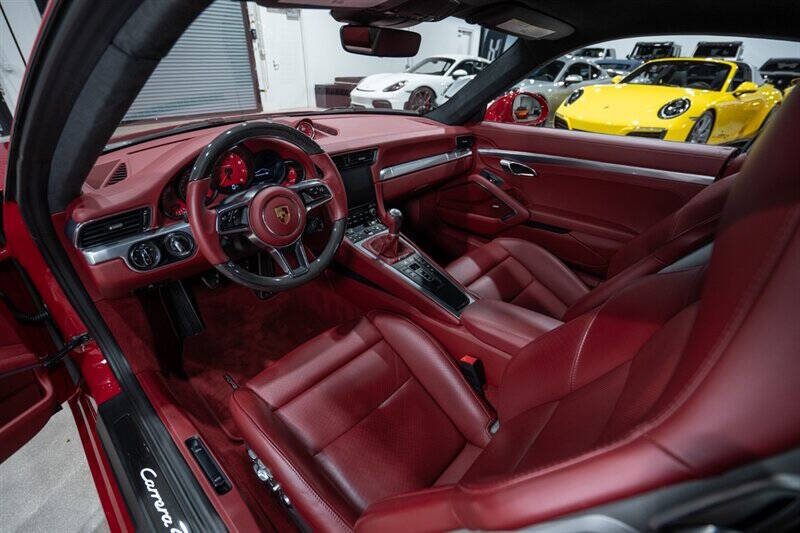 2019 Porsche 911 Carrera 4S