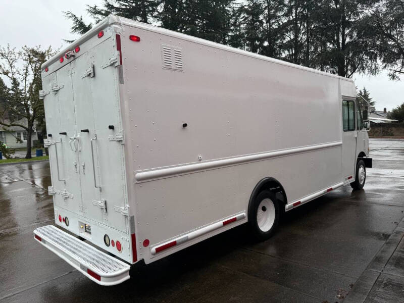 2006 Freightliner MT45 Chassis